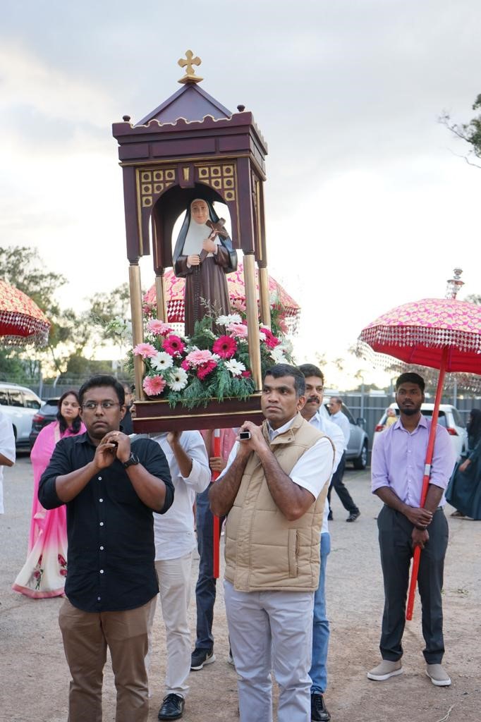 procession 4.jpg